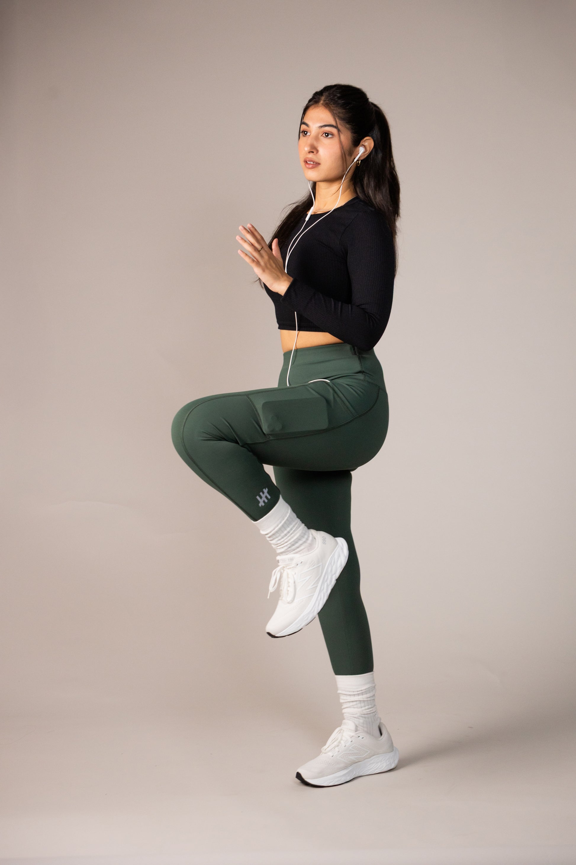 tmr-everyday-leggings-green-editorial
