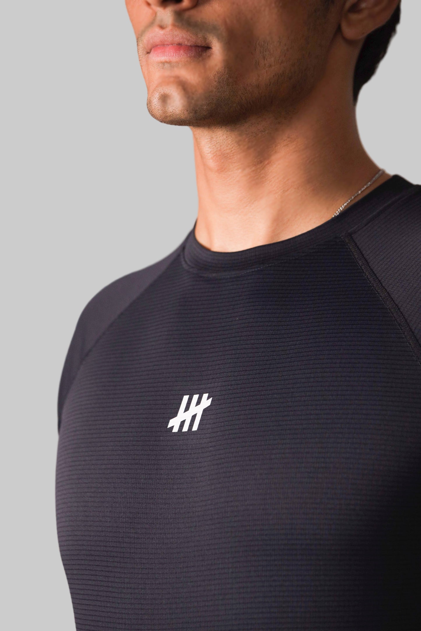 tmr-motion-grid-navy-badge