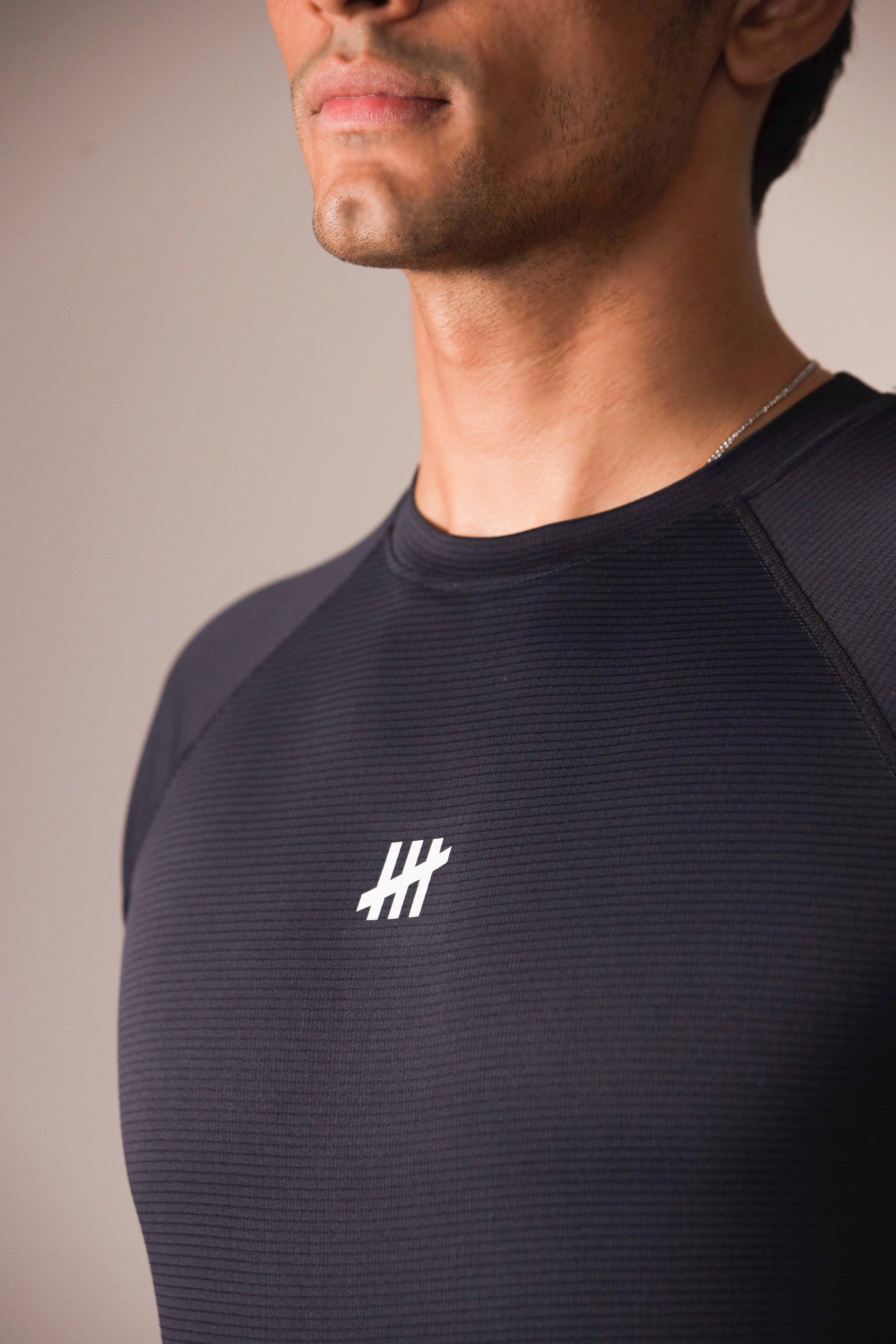 tmr-motion-grid-navy-badge