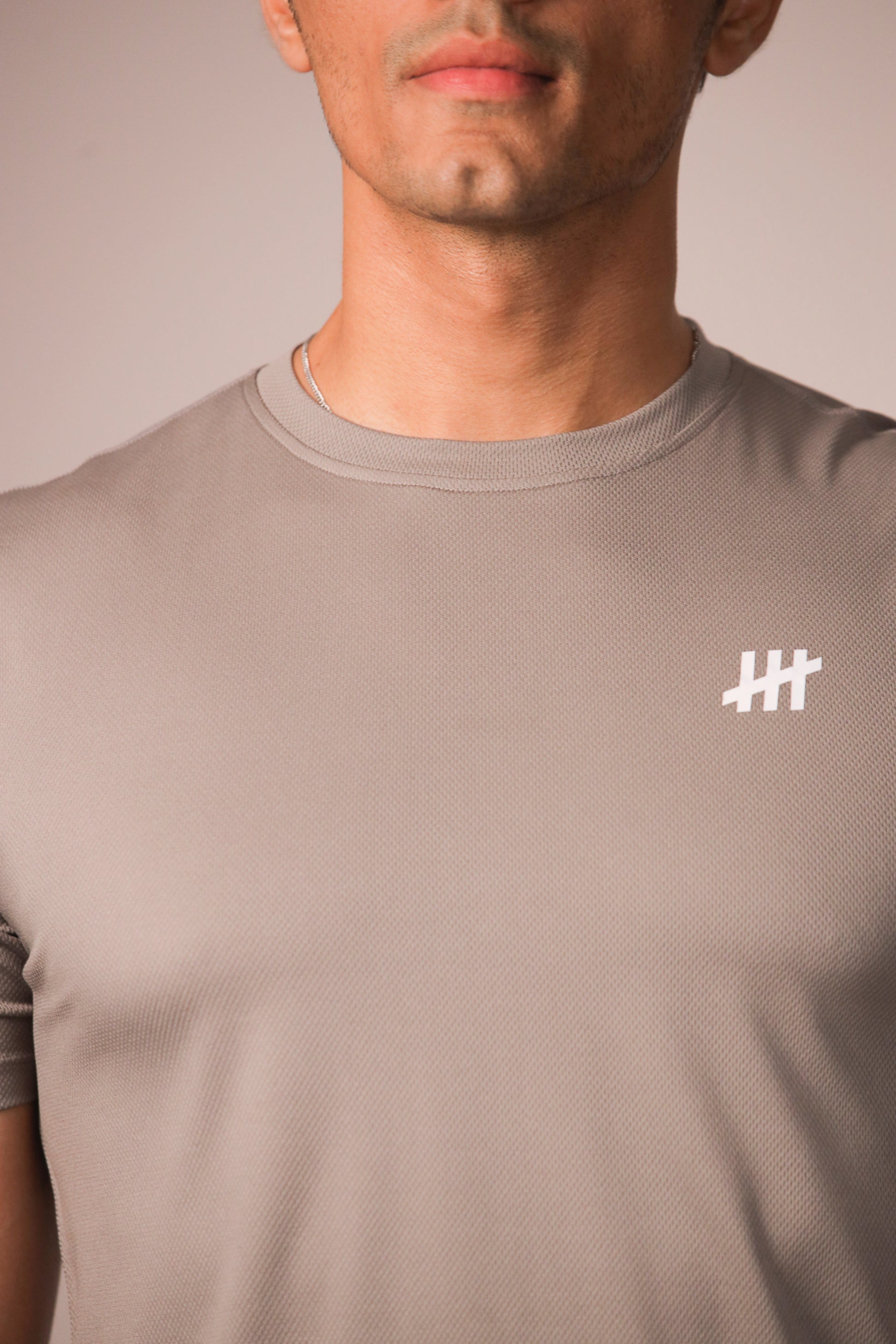 tmr-performance-tee-mid-gray-badge